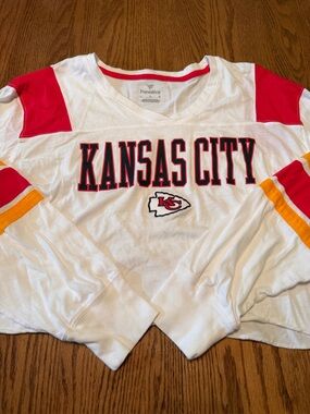 NFL KC Chiefs Long Sleeve Cropped V Neck Tee